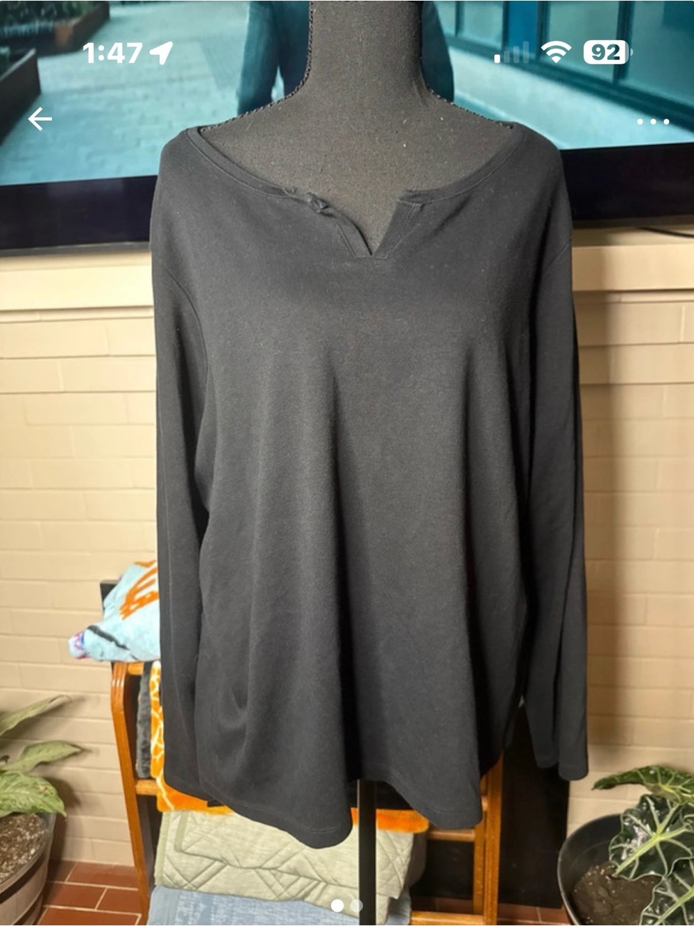Isaac Mizrahi Black Long Sleeve Notch V-Neck Top